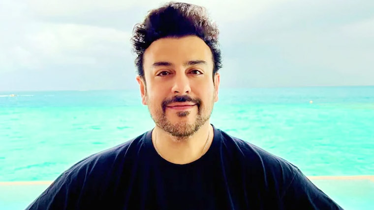 پاکستانی مجھ سے حسد کا شکار ،عدنان سمیع کا مضحکہ خیز دعویٰ