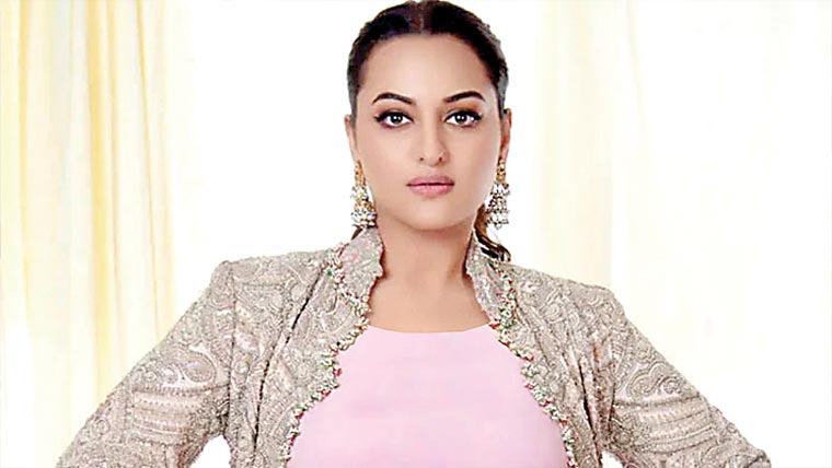 جڑواں بھائی بچپن سے مجھ سے  جلتے تھے : سوناکشی کا انکشاف