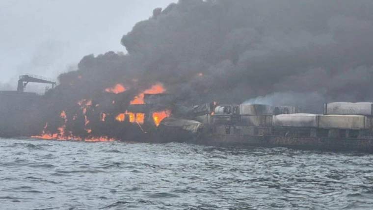 لندن :سمندر میں ٹینکر اور کارگو جہاز میں  تصادم، آگ بھڑک اٹھی ، 32 زخمی