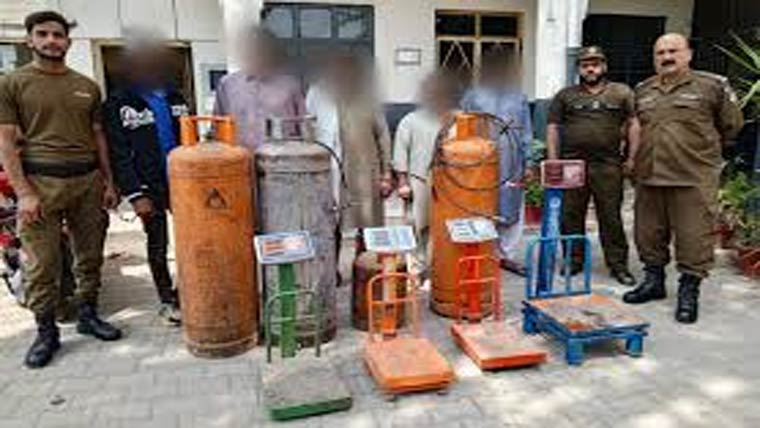  غیر قانونی گیس ر ی فلنگ  میں ملوث ملزم گرفتار 