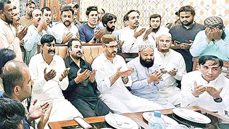 صرافہ بازار جھگڑا،عبدالقادر  گیلانی نے فریقین میں صلح کرادی 