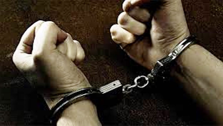 پولیس ناکہ پر 3افرادچوری  کی موٹرسائیکل سمیت گرفتار