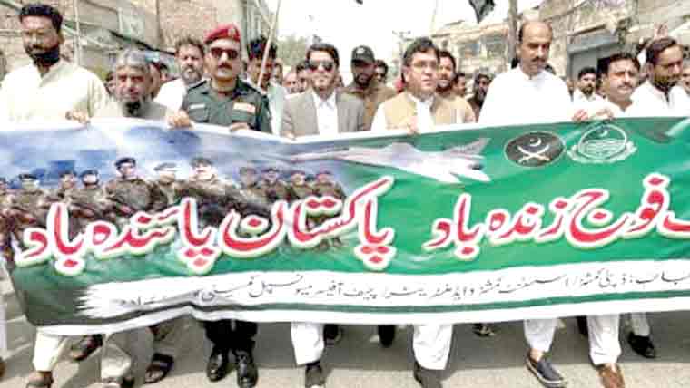 ڈی سی کوٹ ادو کی زیر قیادت فوج سے اظہاریکجہتی کیلئے ریلی