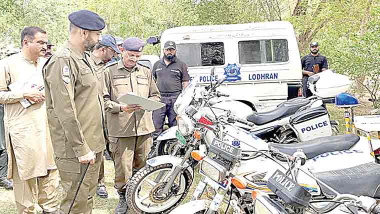 ڈی پی او لودھراں کا پولیس کے زیر استعمال گاڑیوں کا معائنہ
