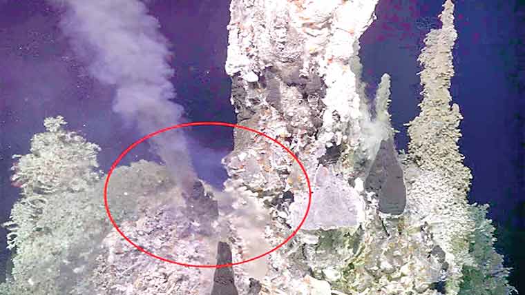 سائنسدانوں نے زیرِ سمندر آتش فشاں سے خبردار کر دیا 