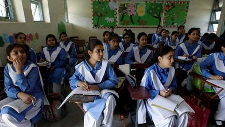 آبادی زیادہ ،تعلیمی ادارے کم: ایک کروڑ بچے سکولوں سے باہر