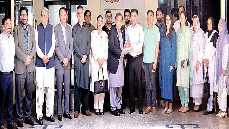 حکومت برآ مدات بڑھانے کیلئے اقدامات کر رہی :فیض احمد 