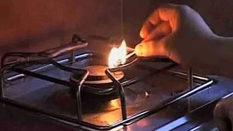 غزالی پارک وحدت کالونی میں  15 روز سے گھروں کی گیس بند 