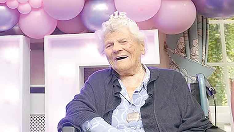 برطانیہ کی 115 سالہ خاتون دنیا کی طویل العمر زندہ انسان