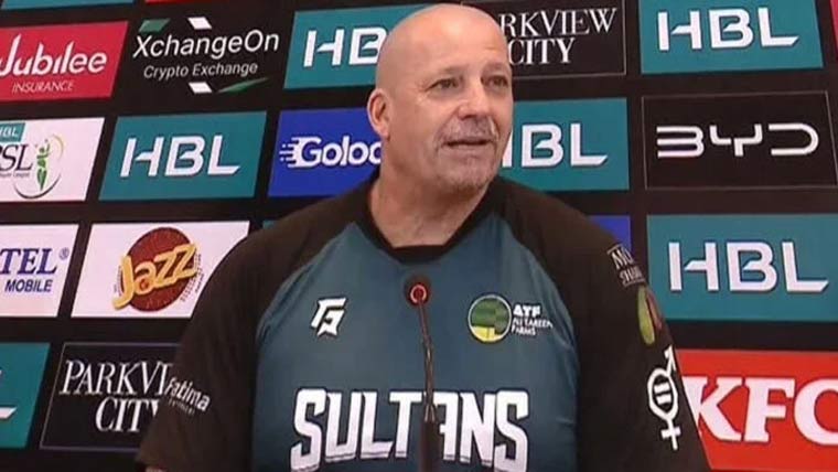 ملتان سلطانز کے بیٹنگ کوچ کی شائقین سے معذرت 