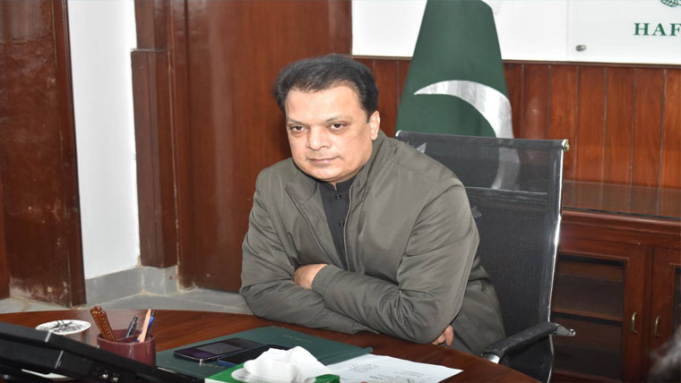 حافظ آباد:سرکاری سکولوں کے طلبہ  کو کتابیں نہ ملنے پرڈی سی متحرک 