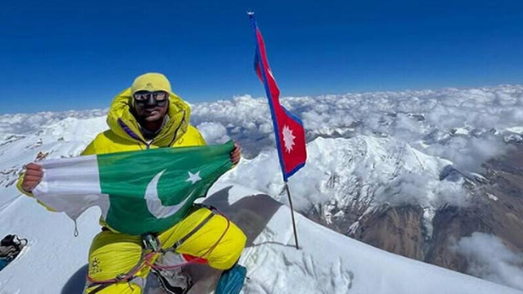 ساجد سدپارہ نے آکسیجن کے بغیردنیا کی ساتویں بلند چوٹی سر کرلی