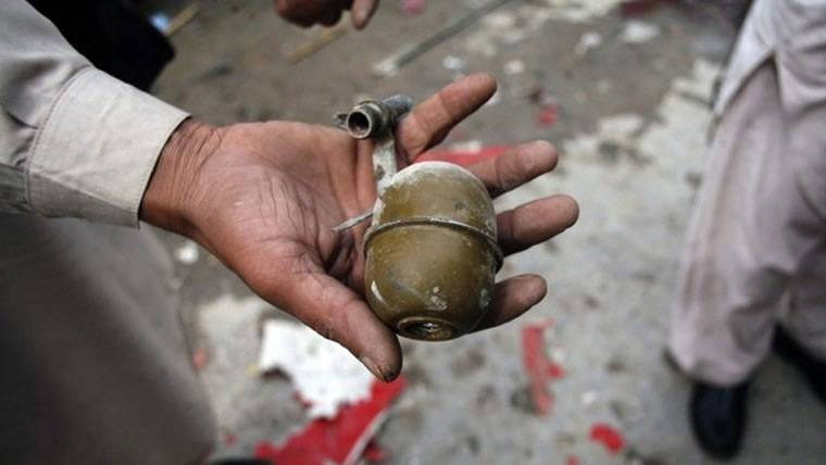 گوادر: گھر پر دستی بم حملہ 3زخمی، پولیس مقابلے میں حملہ آور ہلاک، اہلکار شہید 