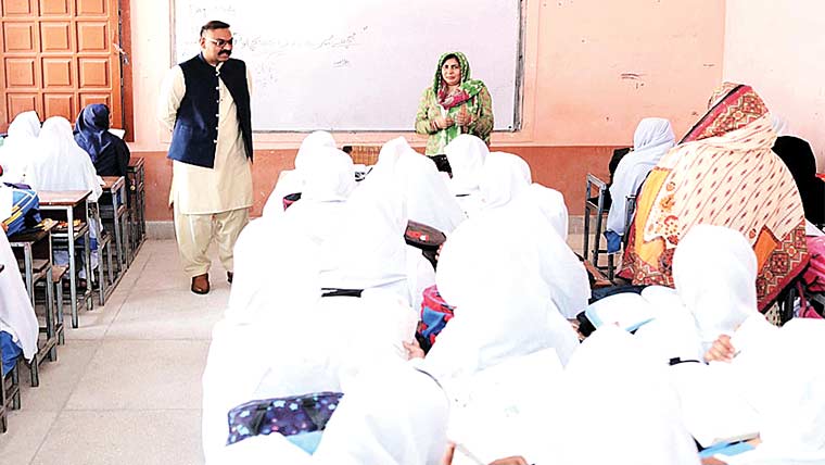 ٹوبہ:ایڈیشنل ڈپٹی کمشنر جنرل کا سرکاری سکولوں کا دورہ