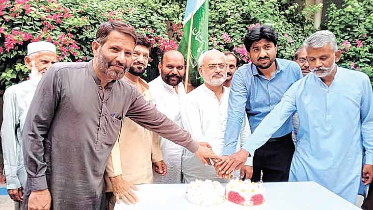 آپریشن بنیان المرصوص کی کامیابی پرجماعت اسلامی کی تقریب،کیک کاٹا