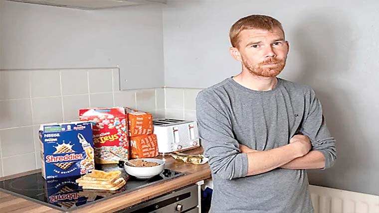 صرف بریڈ، سیریلز اور جیلیز پر گزارا کرنیوالا برطانوی 