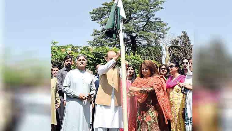  یوم تشکر ، راولپنڈی ویمن یونیورسٹی میں تقریب پرچم کشائی 