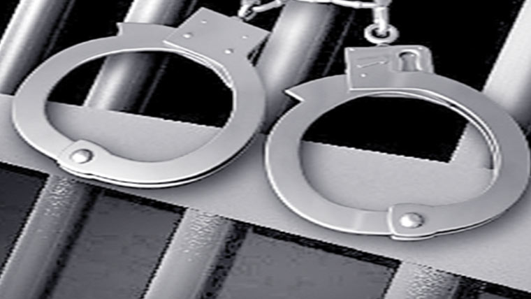  دوران ڈرائیونگ غفلت ، شہری گرفتار