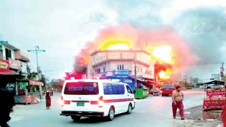 جلال پور جٹاں:جوتے بنانے والی فیکٹری میں آ تشز دگی 