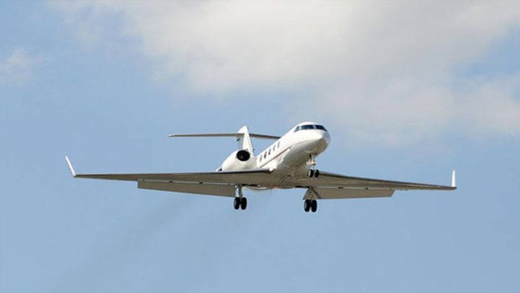 موسم کی خرابی ،نجی ایئرلائن کی پرواز  2گھنٹے فضا میں رہی ،مسافر خوفزدہ  لینڈنگ کی چوتھی کوشش کامیاب 