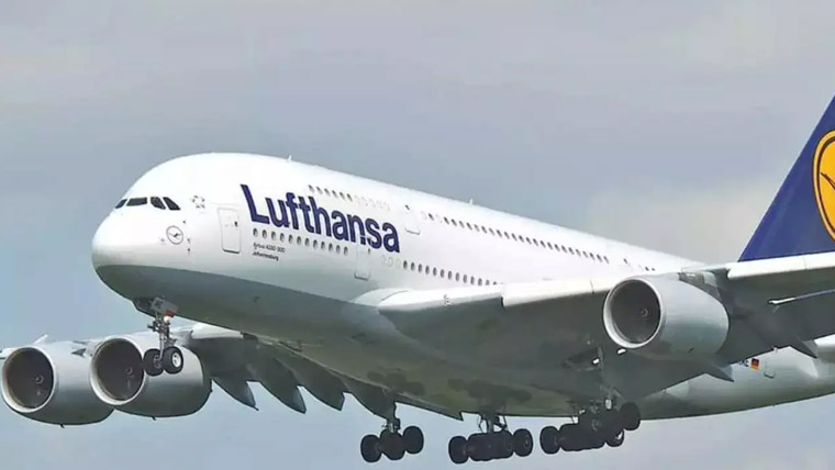 ایک پائلٹ بیت الخلا میں، دوسرا بیہوش  جرمن مسافر طیارہ 10 منٹ تک اڑتا رہا