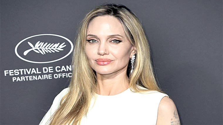  انجلینا جولی کا شہید خاتون  فلسطینی صحافی کو خراج عقیدت 