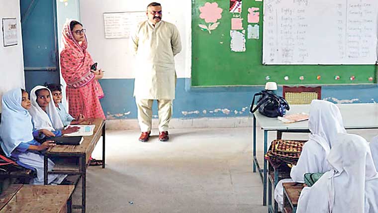 ٹو بہ :ایڈیشنل ڈپٹی کمشنر کا مختلف علاقوں میں 2سکولوں کا دورہ
