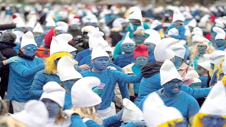 فرانسیسی قصبے نے سمرفس کا روپ دھار کر ریکارڈ بنا دیا