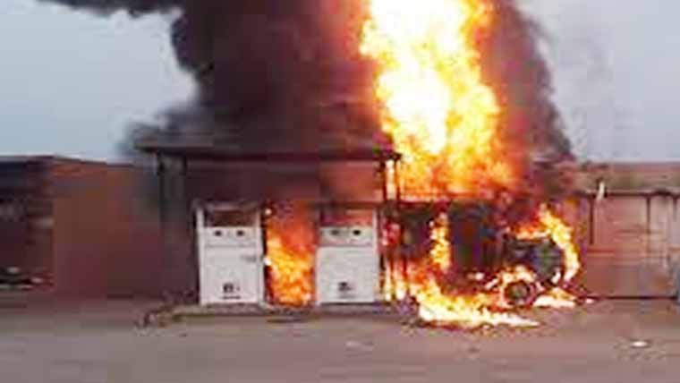  غیر قانونی آئل ایجنسی میں شارٹ سرکٹ سے آگ لگ گئی