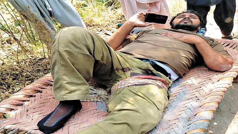 ڈاکوئوں کی پولیس ناکے پر فائرنگ ،کانسٹیبل زخمی ہو گیا 