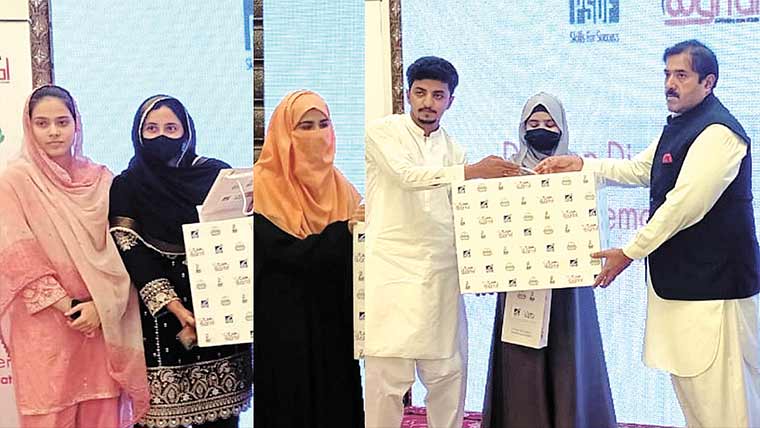 ’’میری ڈیجیٹل دنیا‘‘ پروگرام ،43خواتین میں کمپیوٹرزتقسیم