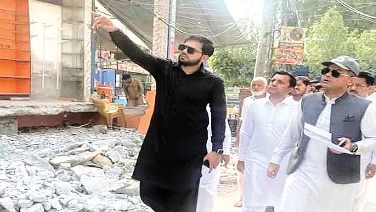 اُردو بازار نو شہرہ ورکاں میں  تجاوزات کی حتمی نشان دہی 