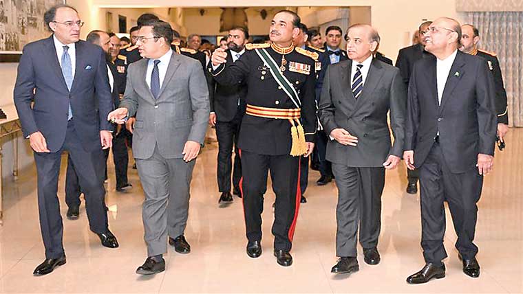 فیلڈ مارشل سید عاصم منیر کا عشائیہ،فوجی و سیاسی قیادت یکجا