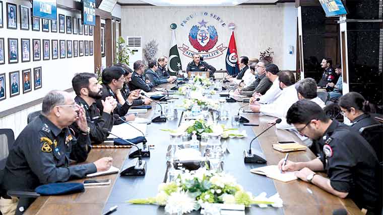  ٹرانسپورٹر جلد گاڑیوں پر کیمرے نصب کرائیں ،آئی جی