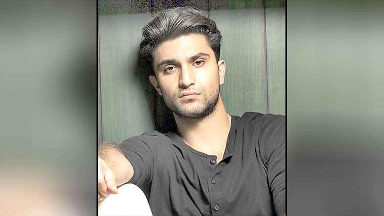 اداکارہ عظمیٰ بیگ کی احد رضا  میر سے ملاقات ، صارفین کی تنقید