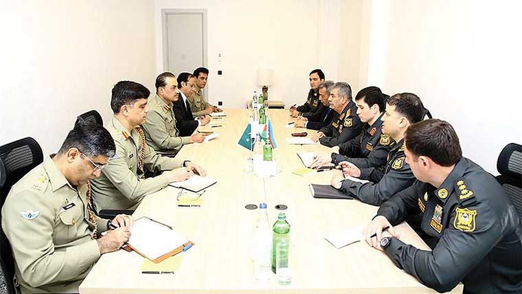 فیلڈ مارشل عاصم منیر کی وزیر دفاع آذربائیجان سے ملاقات، تعاون  بڑھانے کا جائزہ 