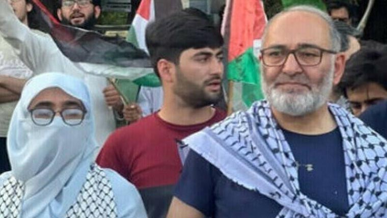  اسلام آباد :کیمپ لگانے پر جماعت  اسلامی کے رہنما مشتاق احمد کی اہلیہ  بیٹی اور بیٹے سمیت دیگرخواتین گرفتار