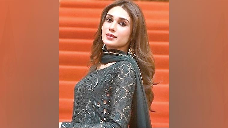 اپنے والد کی لاڈلی  بیٹی ہوں:حنا طارق 