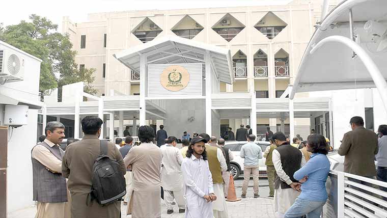 سپریم کورٹ کے اے سی گیس پلانٹ میں دھماکا، 12 افراد زخمی 