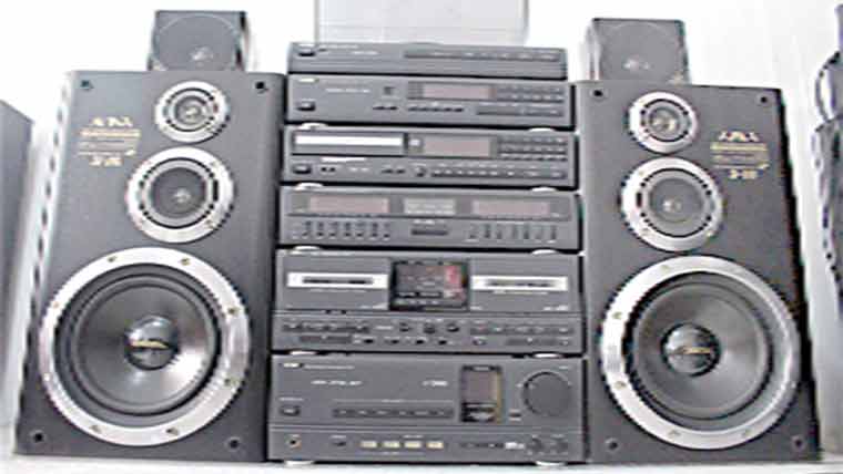 شادی میں سائونڈ سسٹم،چھاپے پر دلہا فرار