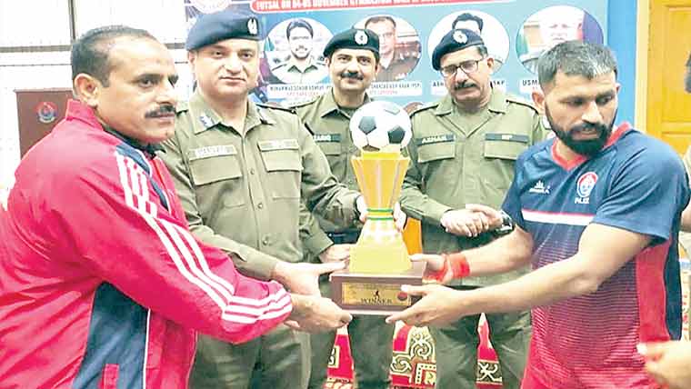  انٹر ریجنل فٹسل چیمپئن شپ  لاہور پولیس کی ٹیم نے جیت لی 