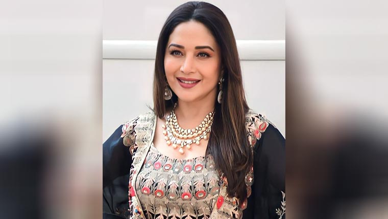 مادھوری کی شو میں تاخیر سے آمد  مداحوں کا ٹکٹ کی رقم ریفنڈ کا مطالبہ 