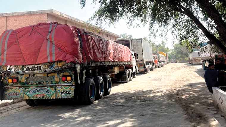  محکمہ خوراک کی بڑی کارروائی، گندم  و آٹا سمگلنگ کی کوشش ناکام