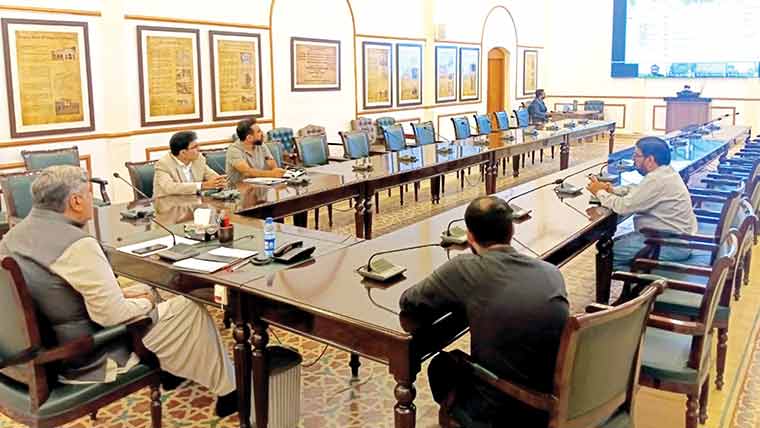 کریشنگ سیزن سے قبل سڑکیں مرمت،منصوبے مکمل کرنیکا حکم