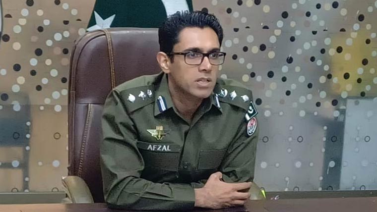  ڈی پی او وہاڑی کا میلسی کے تھانوں ا و رخدمت مرکز کا دورہ