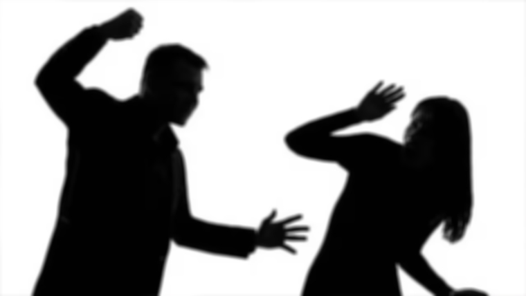  سسرالی رشتہ داروں کا بہو  اور اسکی ماں ،بہن پر تشدد 