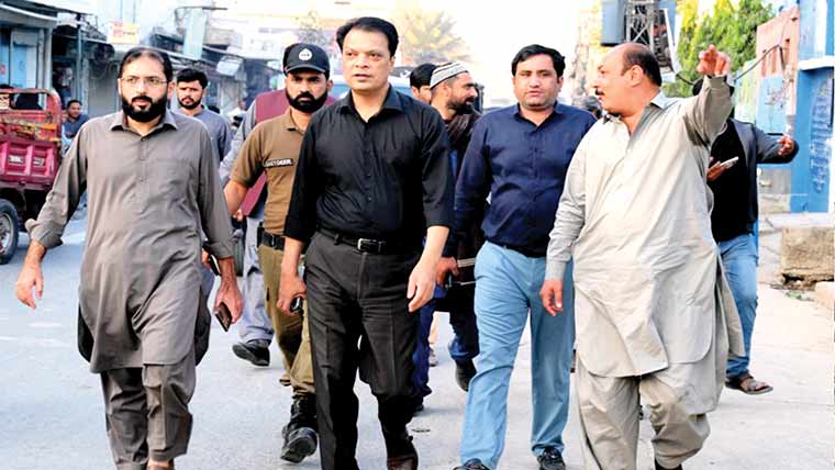 ڈی سی کا صفائی ،انسدادِتجاوزات،ترقیاتی کاموں کاجائزہ