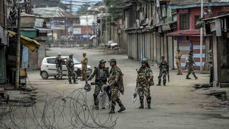کشمیریوں نے یوم شہدائے جموں منایا  مقبوضہ وادی میں محاصر ے جاری