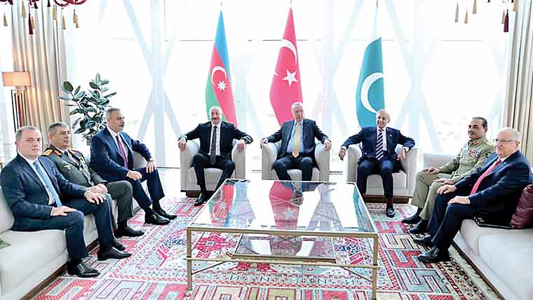 آذربائیجان کے یوم فتح پر پاکستانی طیاروں کی گھن گرج : معرکہ حق میں دنیا نے ہماری جنگی صلاحیتیں دیکھیں : شہباز شریف 