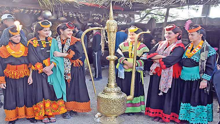 اسلام آباد، لوک میلہ میں شہریوں کا رش، رنگا رنگ پروگرام جاری